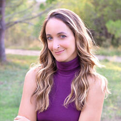 Testimonio de Paula Saccon – Registros Akáshicos Paula Saccon, clienta de Espacio Medrar, testimonio de sesión de Registros Akáshicos y acompañamiento cálido